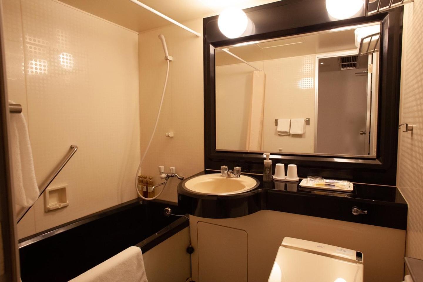 Hotel Relief Kokura Annex Kitakyushu Buitenkant foto